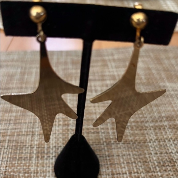 Jewelry - Gold Starburst 1980's Clip on Earrings